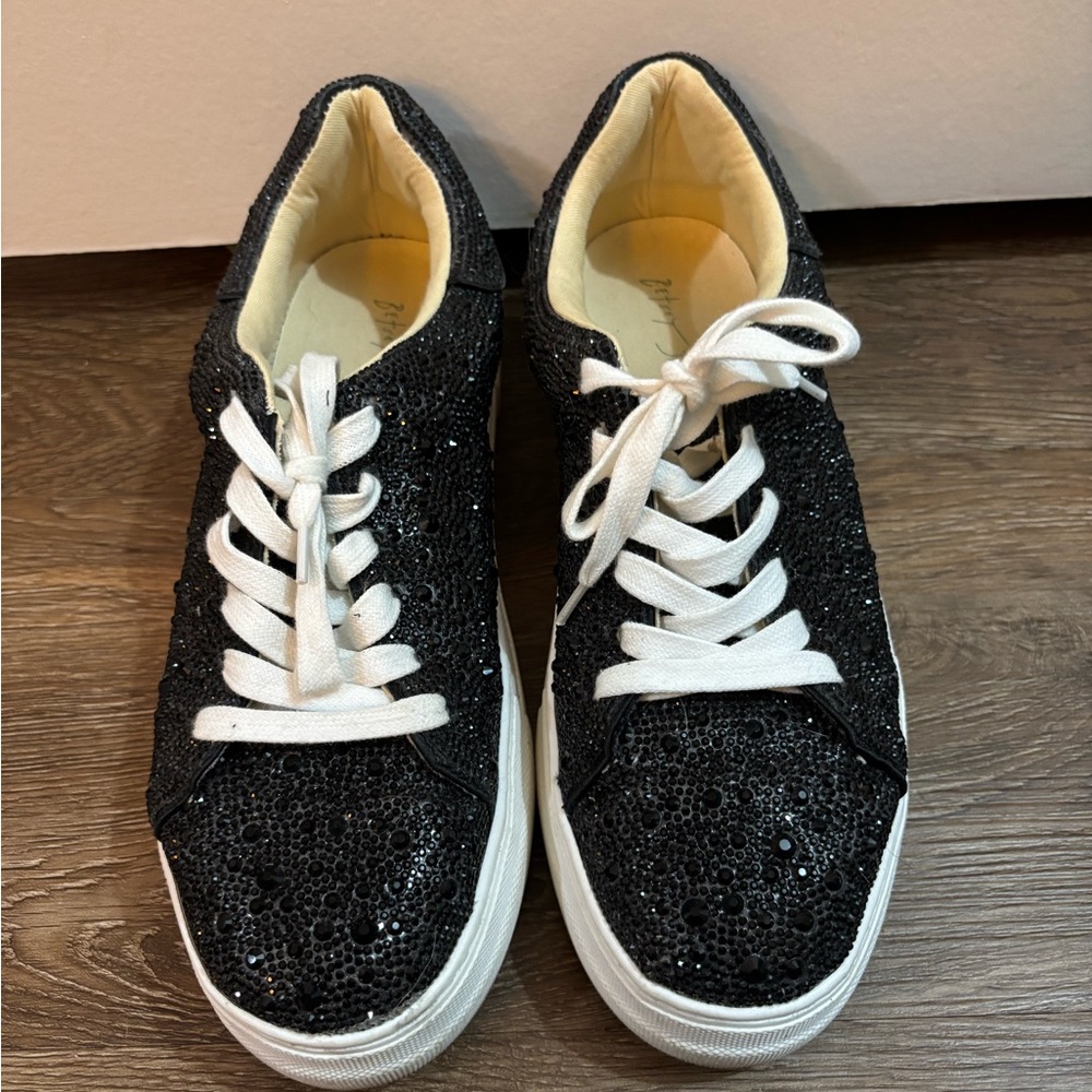 Betsey Johnson Sidny Sneakers in Black